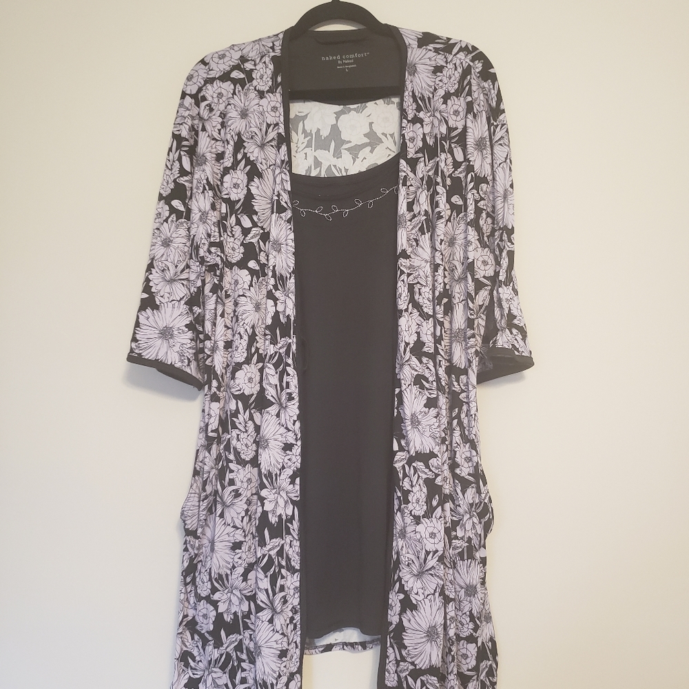 Floral Black and White Women's Robe